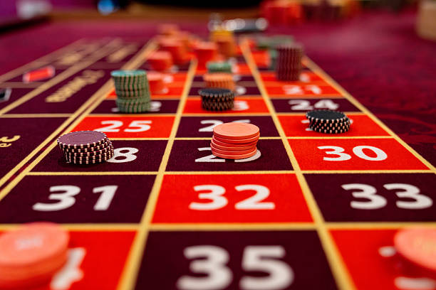 AduQ gameplay sequence showing betting rounds and hand resolution